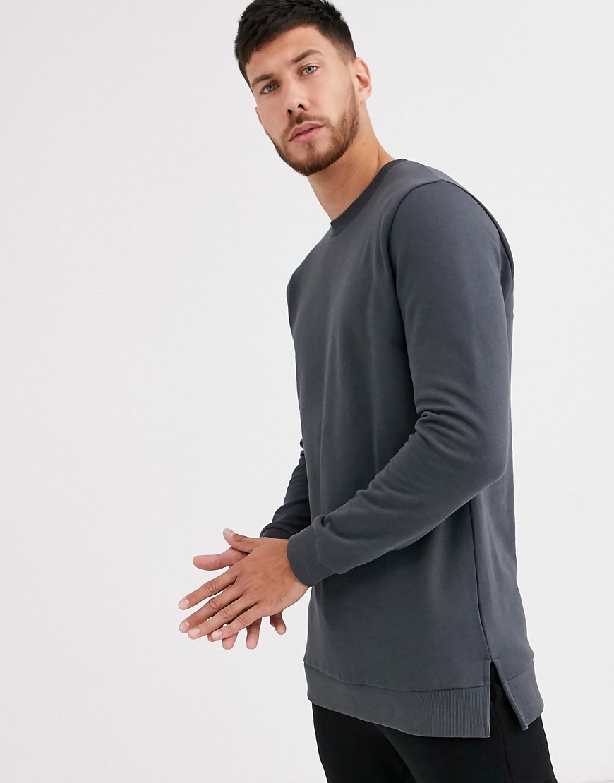 ASOS DESIGN – Svart sweatshirt i lång modell med slits i fållen och tvättad finish-Grå