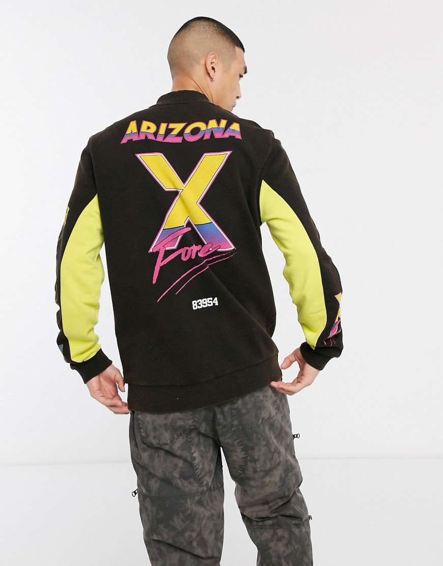 ASOS DESIGN – Svart sweatshirt med motorcross-mönster