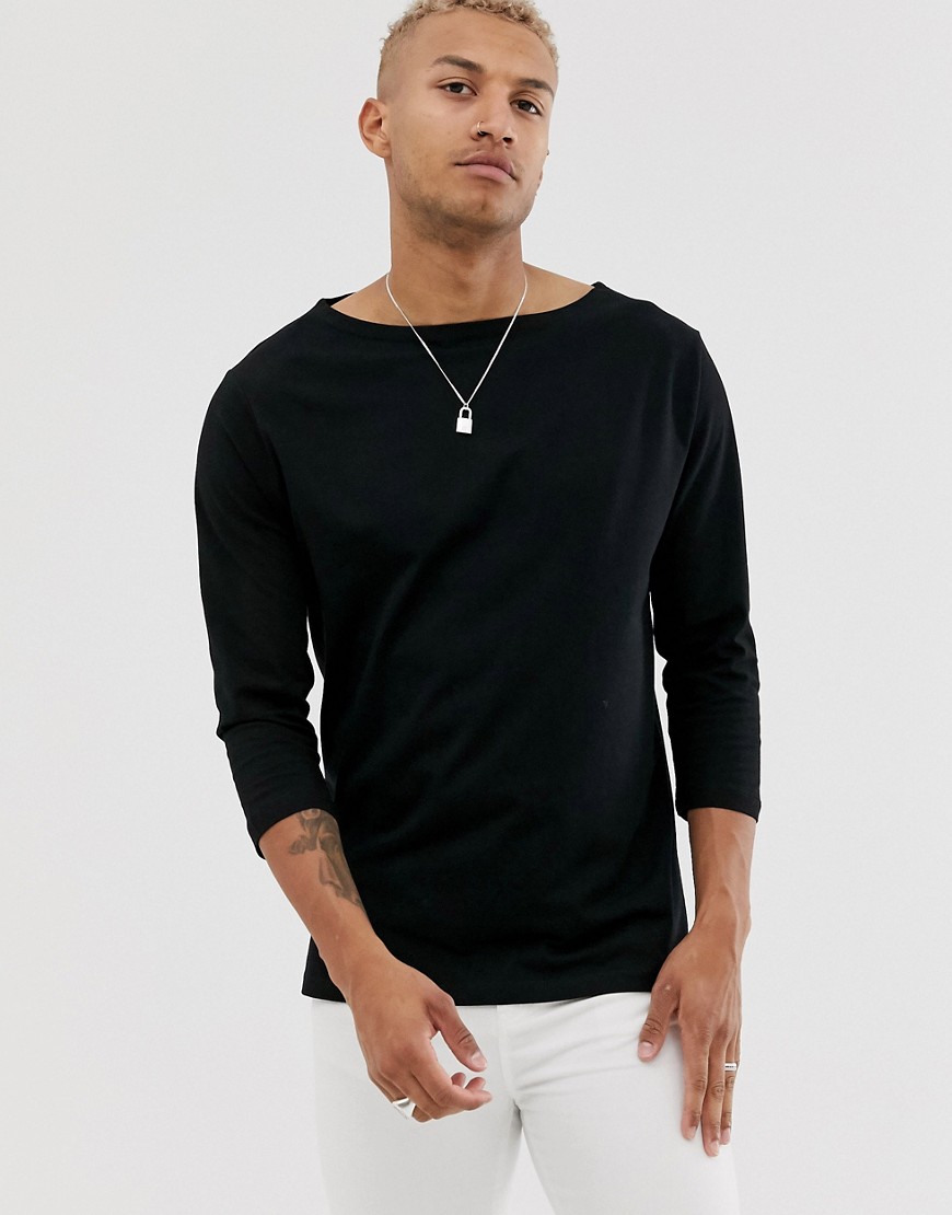 ASOS DESIGN – svart t-shirt i avslappnad modell med 3/4-ärm och båtringing