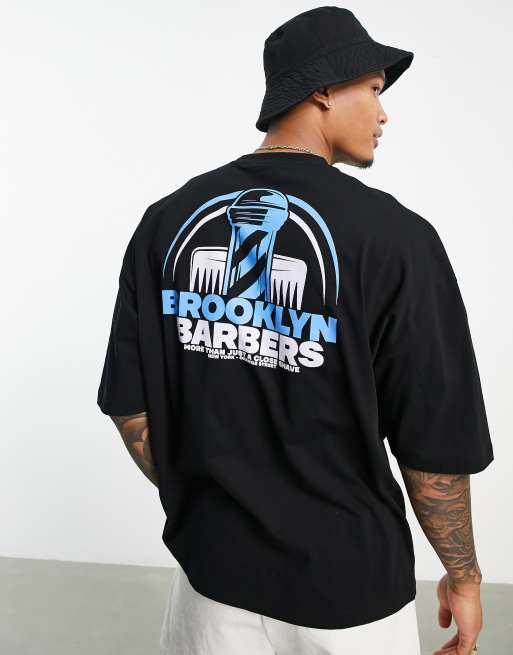 ASOS DESIGN – Svart t-shirt i oversize med "barber shop"-tryck baktill, 3 av 4