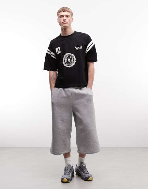 ASOS DESIGN – Svart t-shirt i oversize med boxig passform, panelsydda paneler och fotbollstryck, 2 av 5