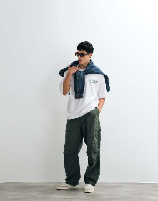 ASOS DESIGN – Svart t-shirt i oversize med Guinness-tryck, 2 av 5