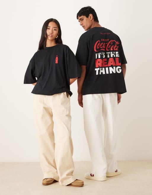 ASOS DESIGN – Svart t-shirt i oversize och unisex-modell med Coca Cola-tryck, 4 av 4
