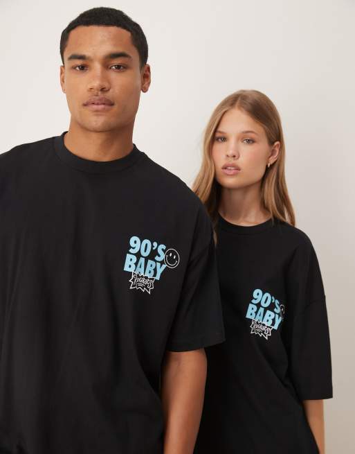 ASOS DESIGN – Svart t-shirt i oversize och unisex-modell med Rugrats Tommy-tryck, 2 av 4