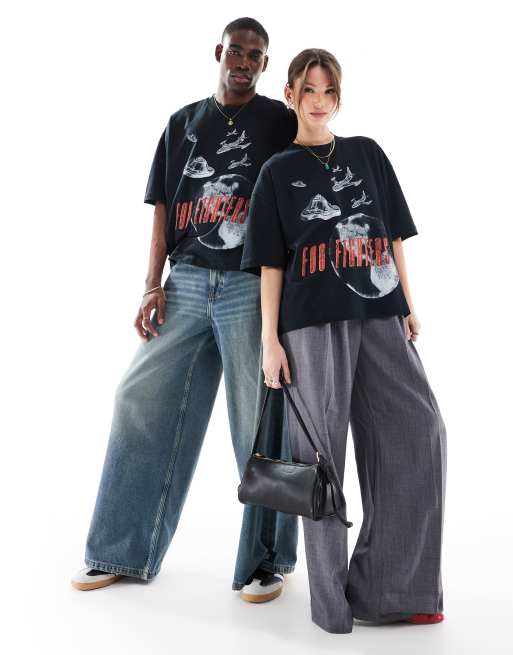 ASOS DESIGN – Svart t-shirt i unisex-modell och oversize med licenserat Foo Fighters-tryck, 2 av 4