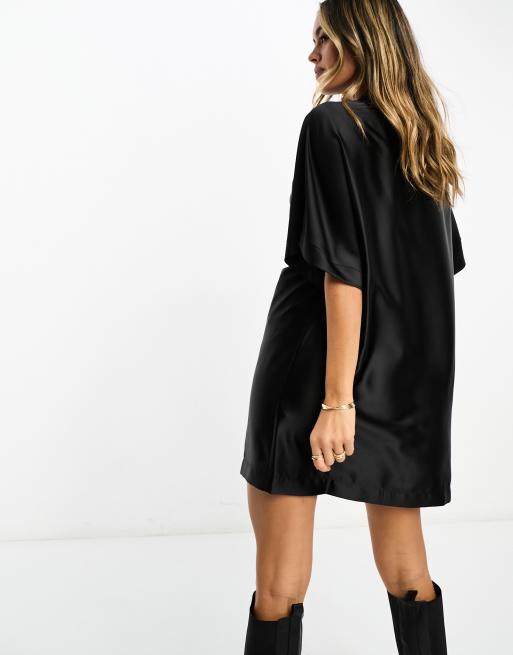 ASOS DESIGN – Svart t-shirtklänning i oversize och minilängd av satin, 2 av 4