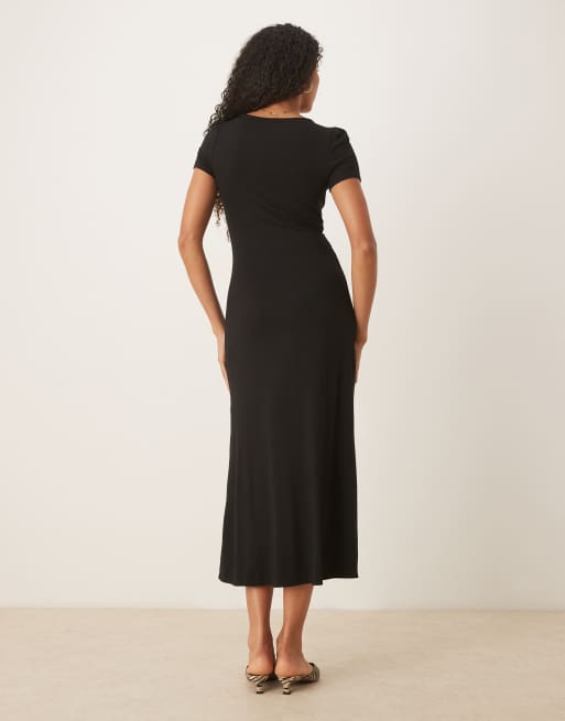 ASOS DESIGN – Svart tea-klänning i midilängd med rynkning framtill, knapp och v-ringning, 4 av 4