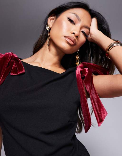 ASOS DESIGN – Svart topp med båtringning och vinröda sammetsrosetter, 4 av 4