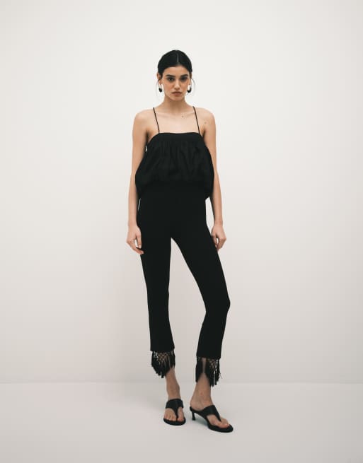 ASOS DESIGN – Svart topp med halterneck och ballongfåll, 2 av 4