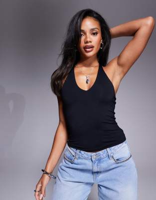 ASOS DESIGN – Svart topp med smala axelband och halterneck - view 1