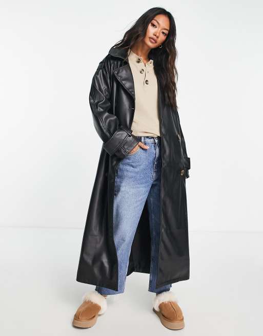 ASOS DESIGN – Svart trenchcoat i läderimitation 