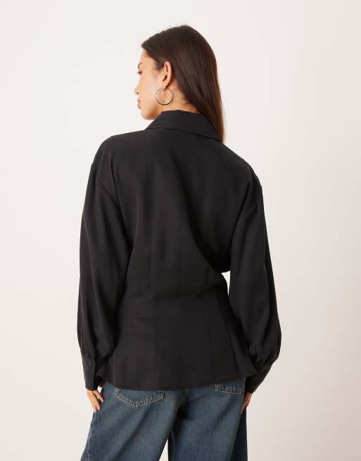 ASOS DESIGN – Svart, tvättad skjorta med omlottdesign och markerad midja, 4 av 4