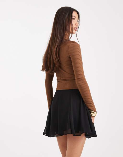 ASOS DESIGN – Svart, utsvängd minikjol i chiffong, 2 av 5