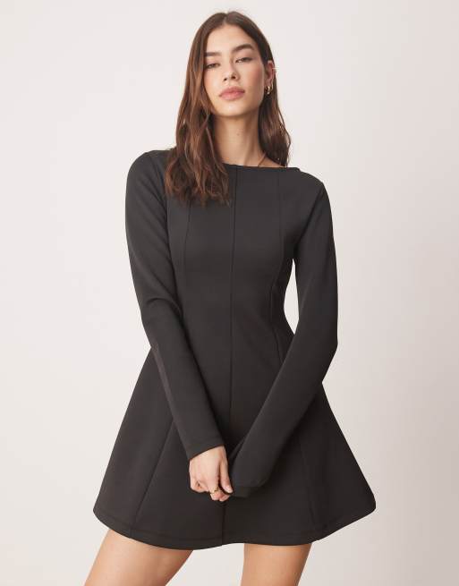 ASOS DESIGN – Svart, utsvängd och figursydd miniklänning i scubaliknande tyg, 4 av 4