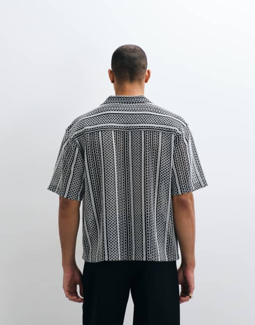 ASOS DESIGN – Svart, virkad skjorta i boxig, oversized fit med platt krage, 4 av 5