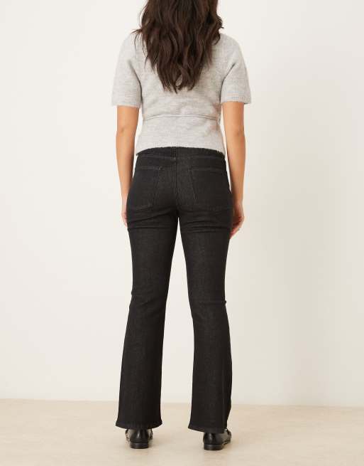 ASOS DESIGN – Svarta, ankellånga jeans med utsvängd design, 2 av 5