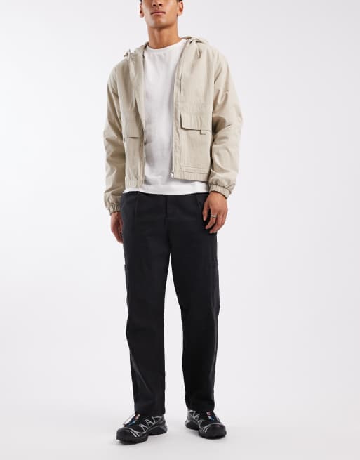 ASOS DESIGN – Svarta, avsmalnande cargobyxor med avslappnad passform och veck, 2 av 5