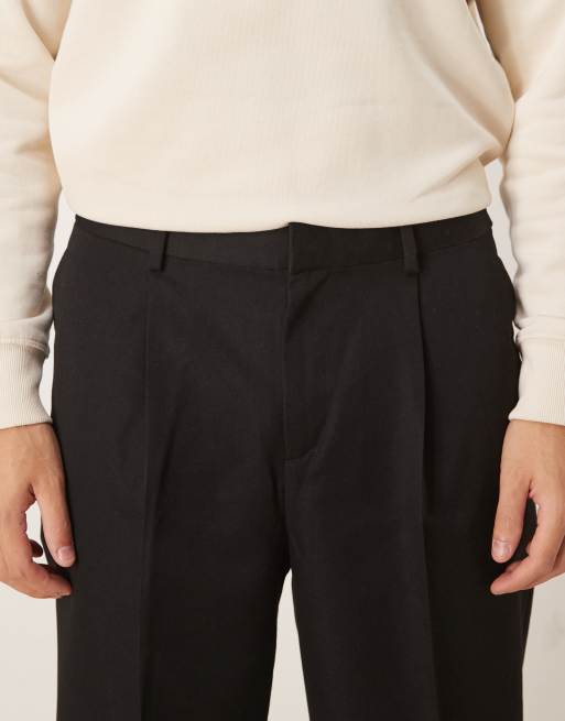 ASOS DESIGN – Svarta, avsmalnande, figursydda byxor med avslappnad passform, veck och elastisk midja, 5 av 5