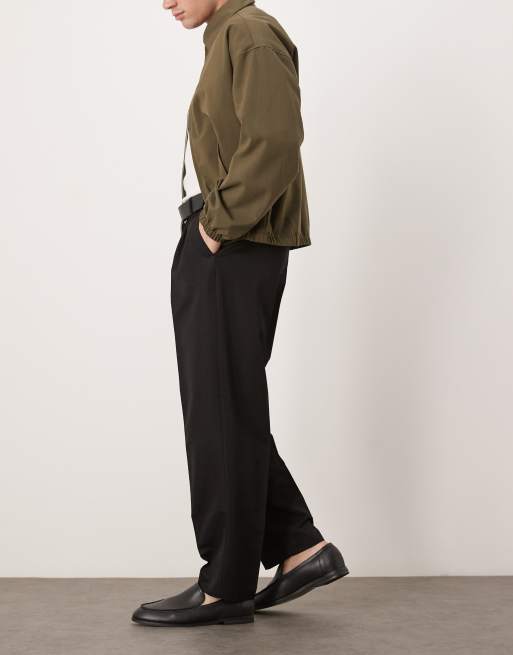 ASOS DESIGN – Svarta, avsmalnande finbyxor i oversize med veck, 3 av 5
