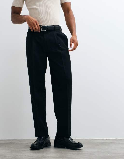 ASOS DESIGN – Svarta, avsmalnande finbyxor i oversized fit med veck och mikrotextur, 2 av 5