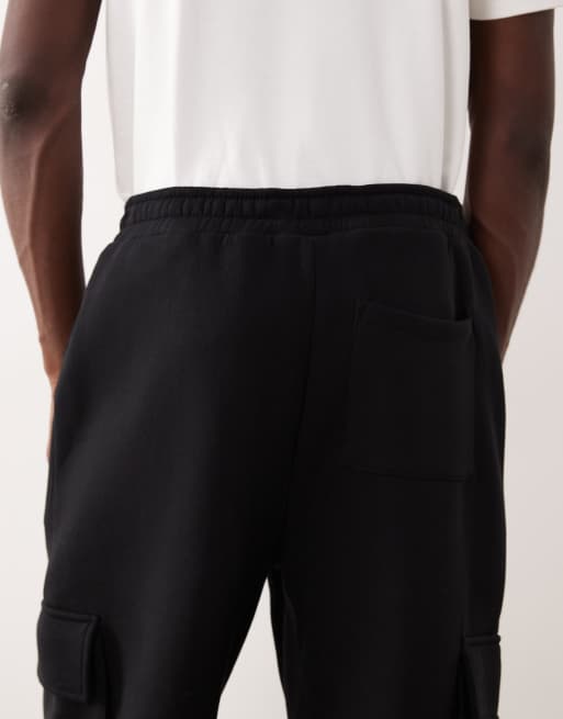 ASOS DESIGN – Svarta, avsmalnande mjukisbyxor i cargostil, 5 av 5