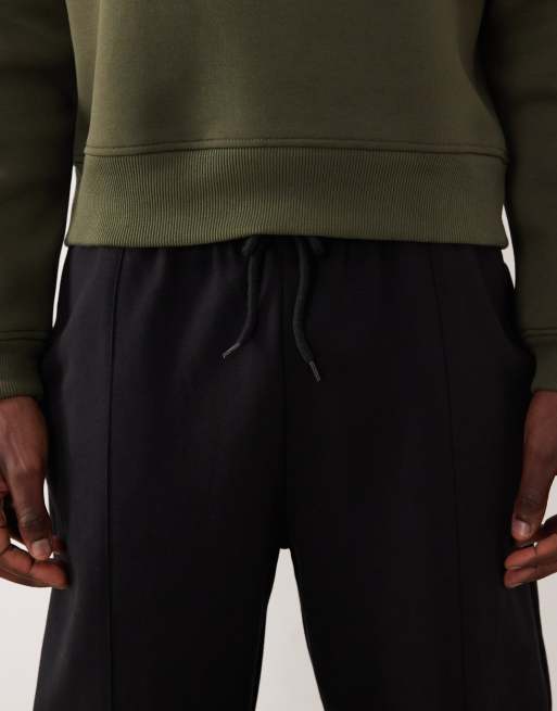 ASOS DESIGN – Svarta, avsmalnande mjukisbyxor med sydda pressveck, 5 av 5