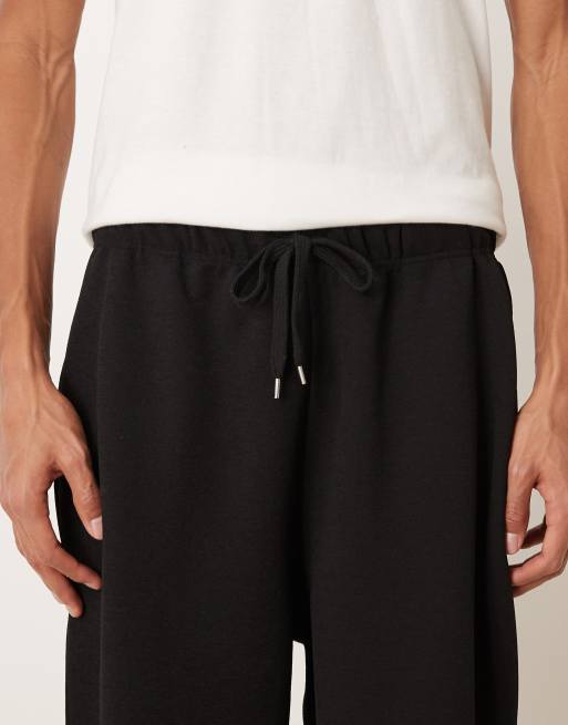 ASOS DESIGN – Svarta, avsmalnande mjukisbyxor med veck framtill, 4 av 5