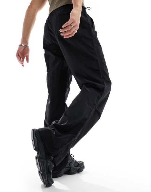 ASOS DESIGN – Svarta baggy-byxor i nylon med bred nederkant, 3 av 5