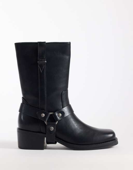 ASOS DESIGN – Svarta boots med metalldetalj och avtagbart spänne