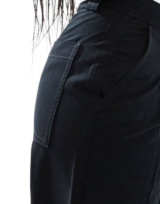 ASOS DESIGN – Svarta, borstade, ankellånga byxor med vida ben och uppvikt kant, 4 av 5