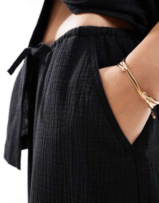 ASOS DESIGN – Svarta byxor i tunn väv med knytmidja, 3 av 5