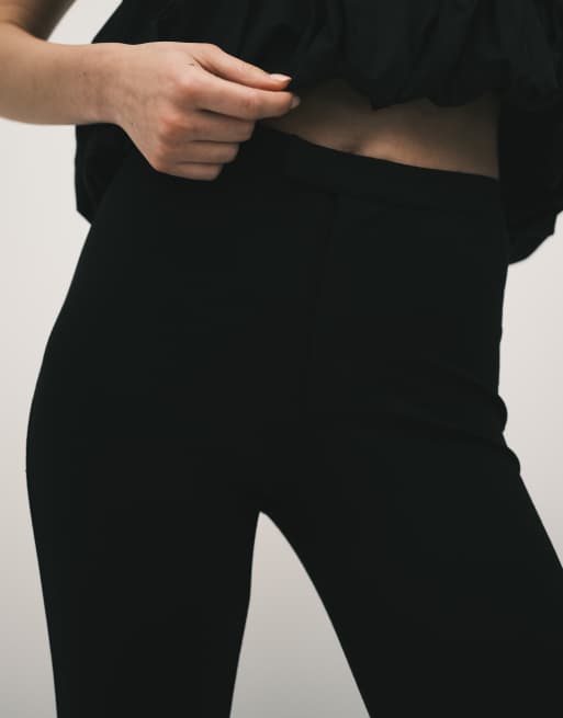 ASOS DESIGN – Svarta capribyxor i courtellejersey med fransfåll, 5 av 5