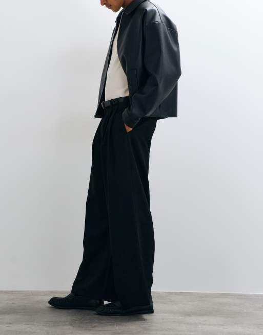 ASOS DESIGN – Svarta, figursydda byxor med dubbla veck och lediga ben, 2 av 5