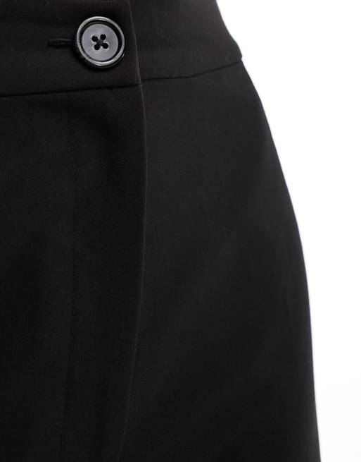 ASOS DESIGN – Svarta, figursydda byxor med raka ben och avslappnad passform , 4 av 5
