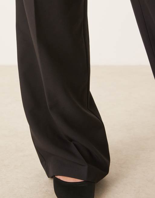 ASOS DESIGN – Svarta figursydda byxor med veck, skärp och vida ben, 5 av 5