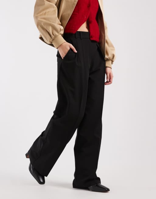 ASOS DESIGN – Svarta figursydda byxor med vida ben och veck, 2 av 5