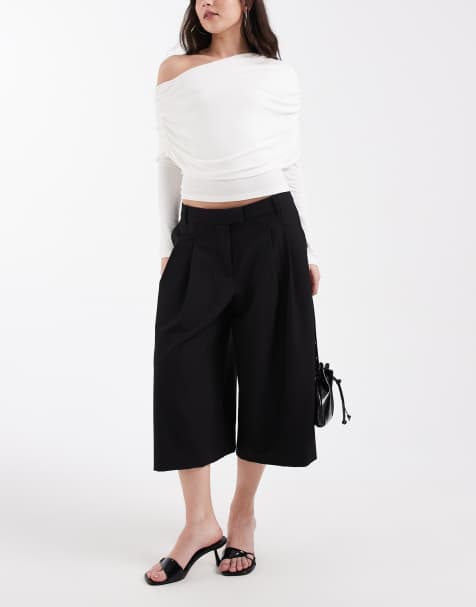 ASOS DESIGN – Svarta, figursydda, vida culotte-byxor i bermudastil - view 1