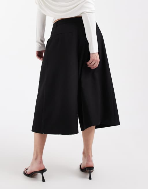 ASOS DESIGN – Svarta, figursydda, vida culotte-byxor i bermudastil, 4 av 5