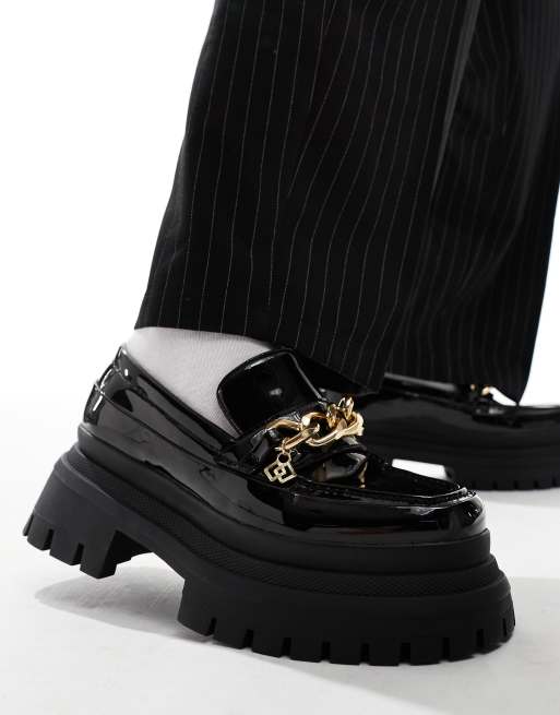 ASOS DESIGN – Svarta, grova loafers med guldkedja, 3 av 4