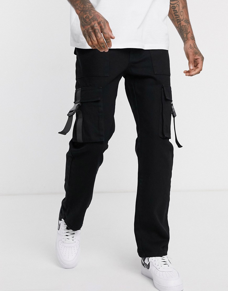 ASOS DESIGN – Svarta jeans i original passform med cargofickor och remmar