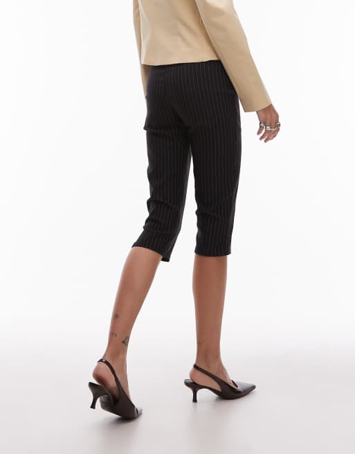 ASOS DESIGN – Svarta, kritstrecksrandiga capribyxor med slits i sidan av bengalin, 4 av 5