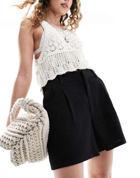 ASOS DESIGN – Svarta linneshorts i dad-modell - view 1