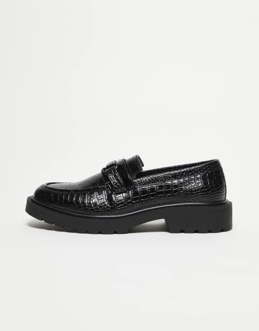 ASOS DESIGN – Svarta loafers i krokodilskinnsimitation med metalldetalj, 3 av 3