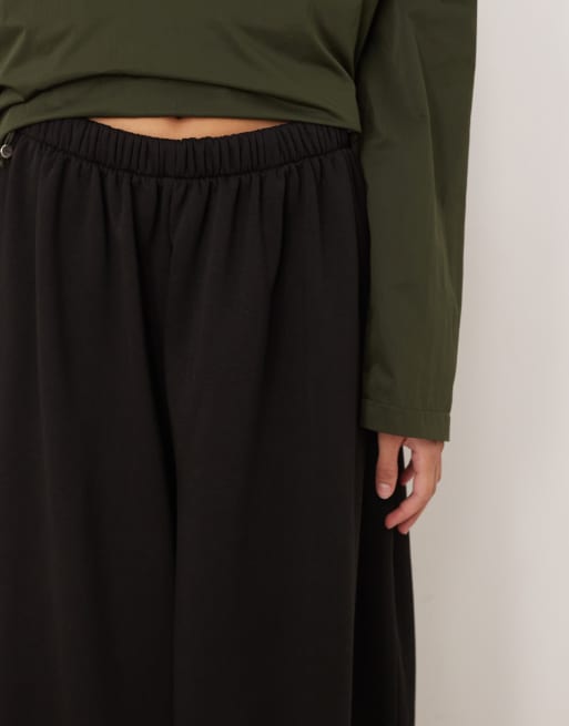 ASOS DESIGN – Svarta mjukisbyxor i jersey med ballongben, 4 av 5
