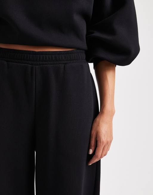 ASOS DESIGN – Svarta mjukisbyxor med barrelben och borstad insida, 3 av 5