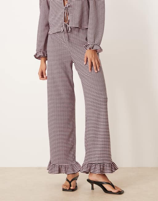 ASOS DESIGN – Svarta och rosa, ginghamrutiga byxor med vida ben och volangfåll, del av set, 2 av 5