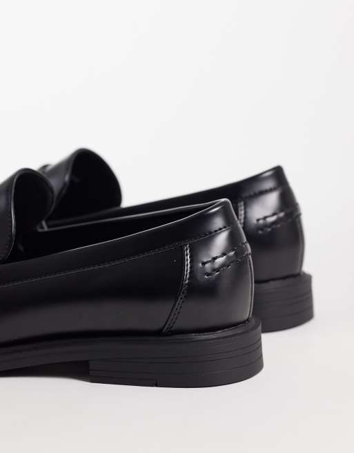 ASOS DESIGN – Svarta pennyloafers med fransar och myntdetalj, 3 av 4