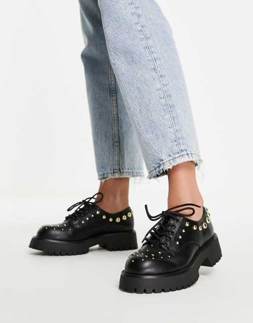 ASOS DESIGN – Svarta platta skor i grov modell med nitar och snörning