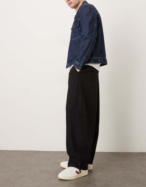 ASOS DESIGN – Svarta, plisserade finbyxor i yllemix med vida barrelben, 3 av 5