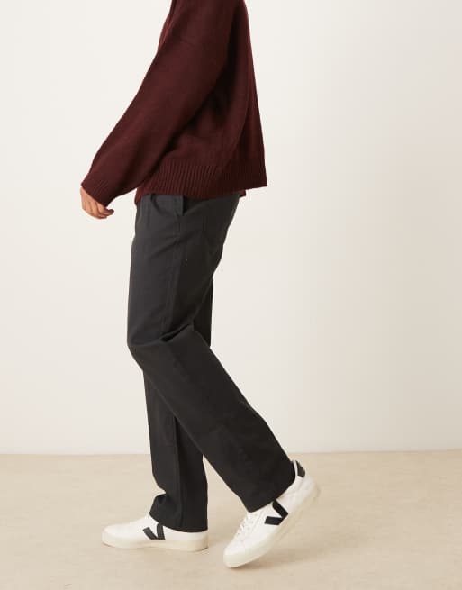 ASOS DESIGN – Svarta, raka byxor med veck och indragningar i sidan, 3 av 5